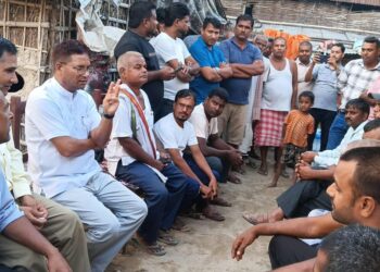 भोक्राहा नरसिंह–७ मा बाढीपीडित मृतक परिवारलाई राहत हस्तान्तरण