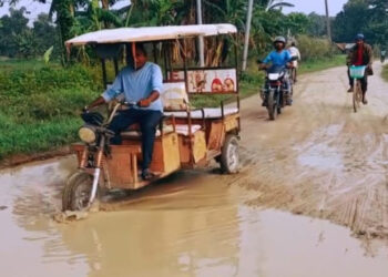 ईनरुवा–४ गणेशपुरको मुख्य सडक वर्षायाममा पोखरीझैँ, जनजीवन कष्टकर