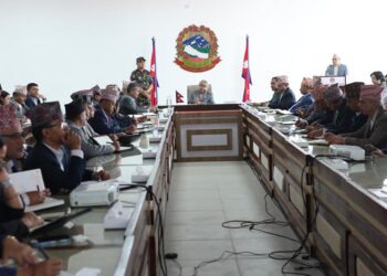 सरकार बनेपछिको कार्यप्रगतिको मन्त्री र सचिवहरुबाट ब्रिफिङ लिदै प्रधानमन्त्री कार्की