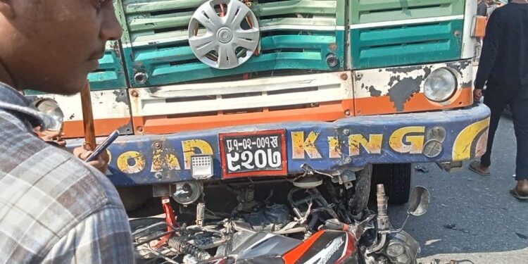 भुटाहा पुलमा ट्रक–मोटरसाइकल ठोक्किँदा एक महिलाको मृत्यु