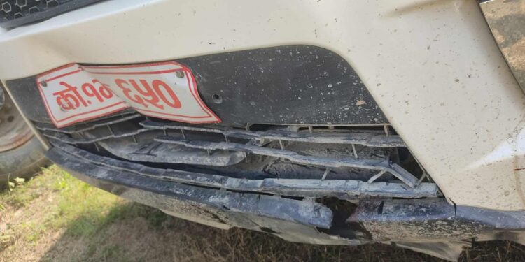 कोशी प्रदेशमा माओवादी केन्द्रका नेता इन्द्रबहादुर आङ्बोले प्रयोग गर्दै आएको सरकारी सवारीसाधनले एक युवकको ज्यान लिएको घटना सार्वजनिक भएको छ।