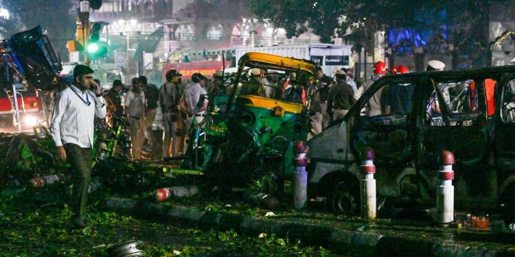 दिल्ली विस्फोट : अनुसन्धान तीव्र, कारण अझै अज्ञात