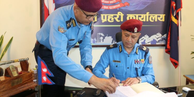 कोशी प्रदेश प्रहरी प्रमुख घिमिरेको पदभार ग्रहण, ‘प्रहरी कहिल्यै पछाडि हट्दैन’