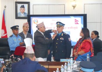 नेपाल प्रहरीका नवनियुक्त महानिरीक्षक (आईजीपी) दानबहादुर कार्कीले औपचारिक रूपमा दर्ज्यानी चिह्न ग्रहण गर्दै आफ्नो कमाण्ड सम्हालेका छन्।