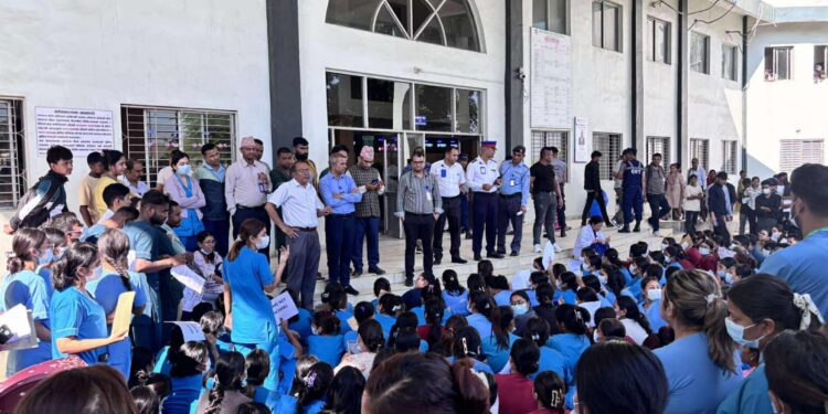 नोबेल शिक्षण अस्पतालका स्वास्थ्यकर्मी पुनः आन्दोलनमा