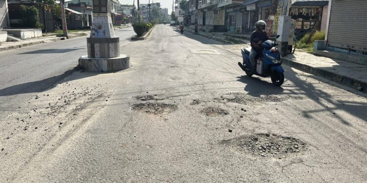 विराटनगरमा खाल्डामय सडक : तीनपैनी–पुष्पलाल मार्ग जोखिमपूर्ण