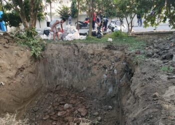 मोरङमा करिब साढे पाँच टन गाँजा नष्ट, अब कार्यालयभित्रै खाल्डो खनेर व्यवस्थापन