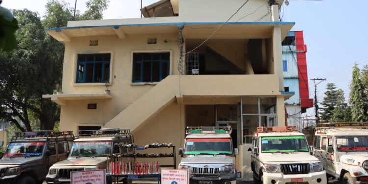 इटहरीमा अवैध बोलेरो जीप नियन्त्रणमा, पाँच सवारी राजस्व अनुसन्धान कार्यालयलाई बुझाइयो