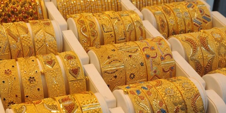 सुन तोलामा १३ हजार ४०० रुपैयाँले घट्यो, चाँदीको मूल्य पनि ओरालो