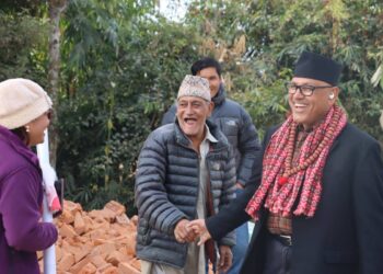 संखुवासभामा चुनावी सरगर्मी बढ्दै  डा. अर्जुन कार्कीको घरदैलो अभियान तीव्र